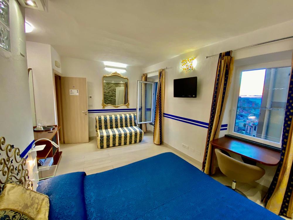 Quadruple Room with Sea View